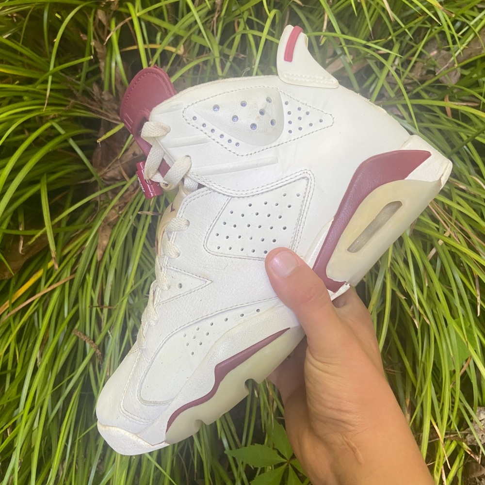 COPY - Jordan 6 “Maroon” Size 8